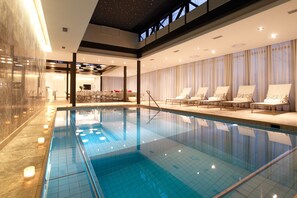 Piscina interna, piscina externa