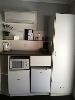Iron/ironing board, cribs/infant beds, free WiFi, bed sheets