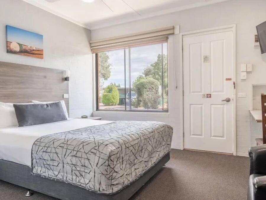 Queen Room Package (Pets not allowed)