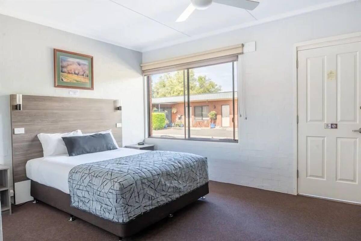 Queen Room Package  | Iron/ironing board, free WiFi, bed sheets