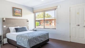 Queen Room Package (Pets not allowed) | Bügeleisen/Bügelbrett, kostenloses WLAN, Bettwäsche