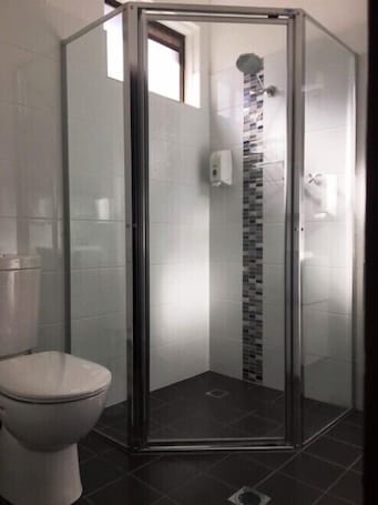 Family Special (Pets not allowed) | Bathroom. Nicholas Royal Motel