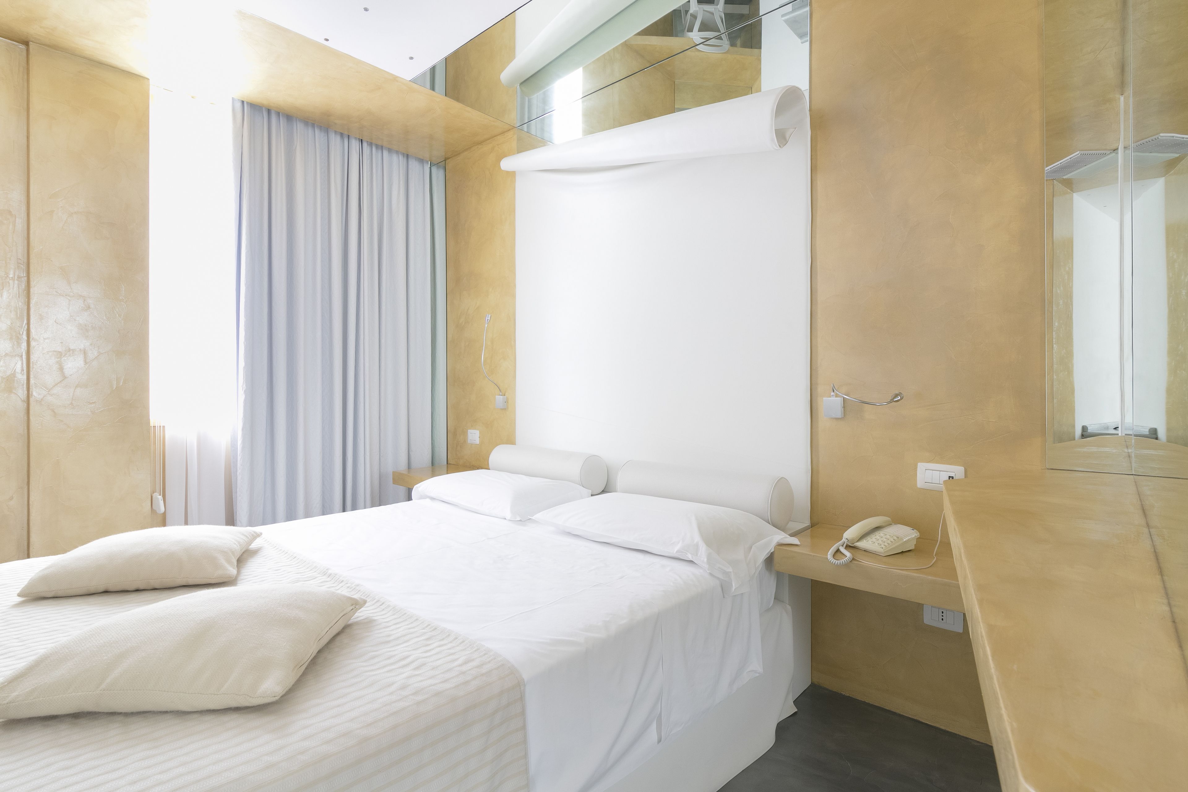 deluxe suite | premium bedding, minibar, in-room safe, individually furnished