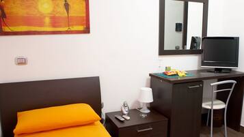 シングルルーム | ミニバー、ベビーベッド、可動式ベッド、WiFi (無料)