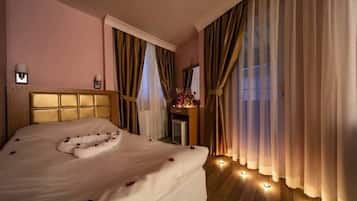 Minibar, in-room safe, iron/ironing board, free WiFi