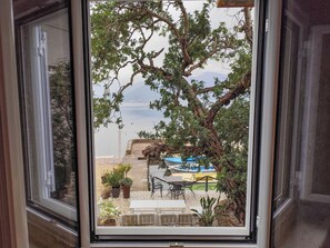 Suite, vue mer, dans les dĂ©pendances | Vue sur la plage/lâocĂ©an