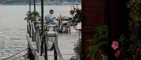 Frühstück, Abendessen, mediterrane Küche, Blick auf den Strand