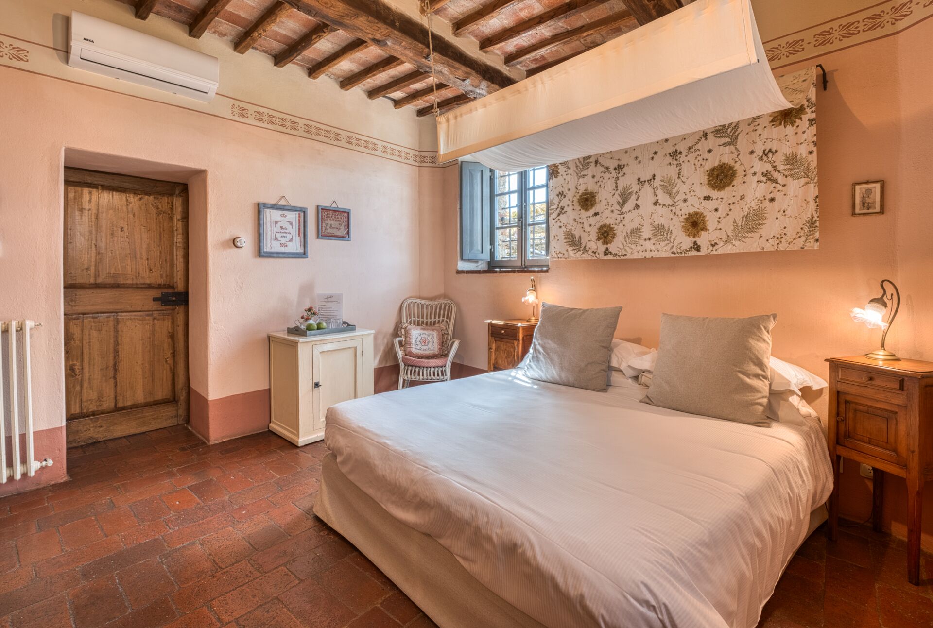 로맨틱 더블룸 | 이탈리아 프레떼 시트, 고급 침구, 오리/거위털 이불, 필로우탑 침대