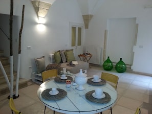 In-room dining - B&B Corte dei Romiti (Lecce)