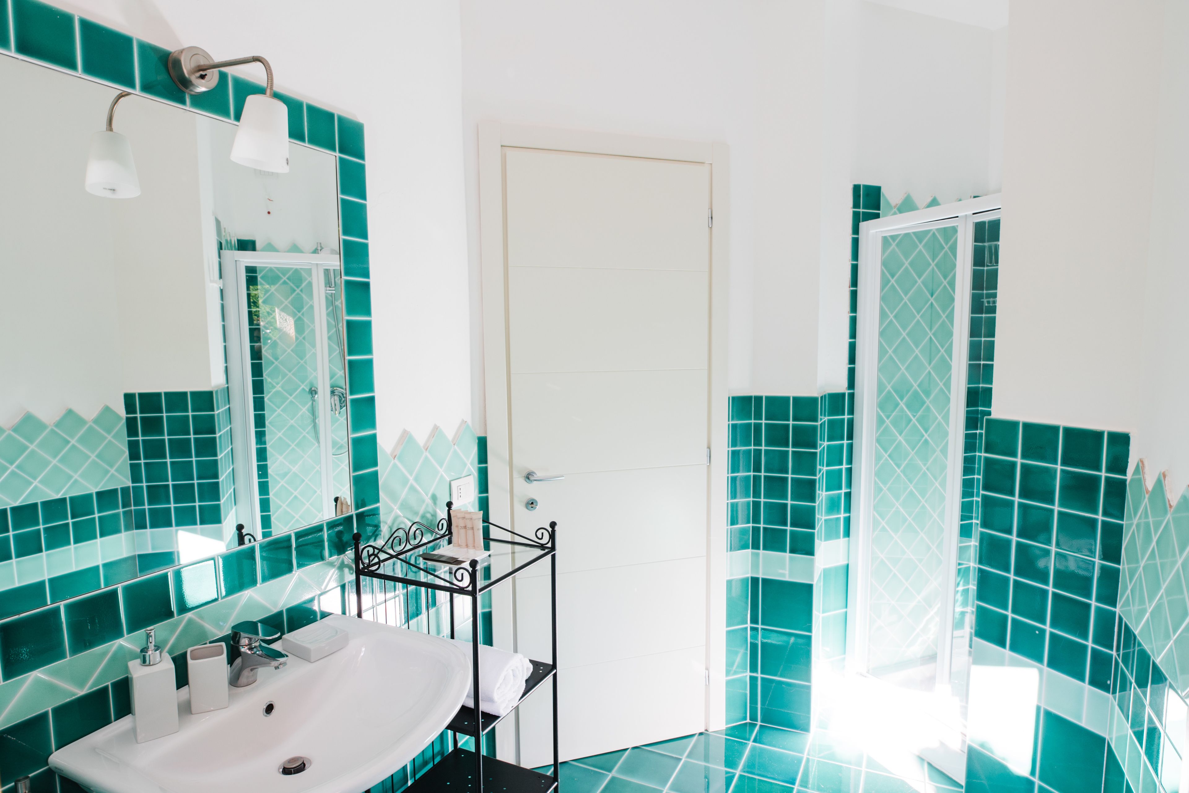 shower, free toiletries, hair dryer, bidet