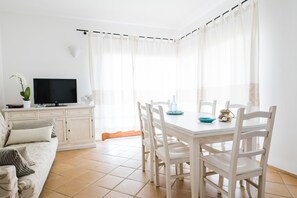 32-Zoll-Flachbildfernseher mit Satellitenempfang, LED-Fernseher