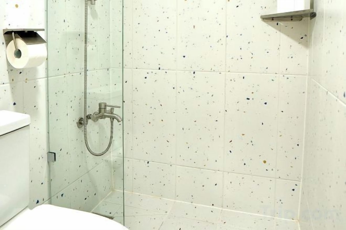 Baño | Regadera y toallas
