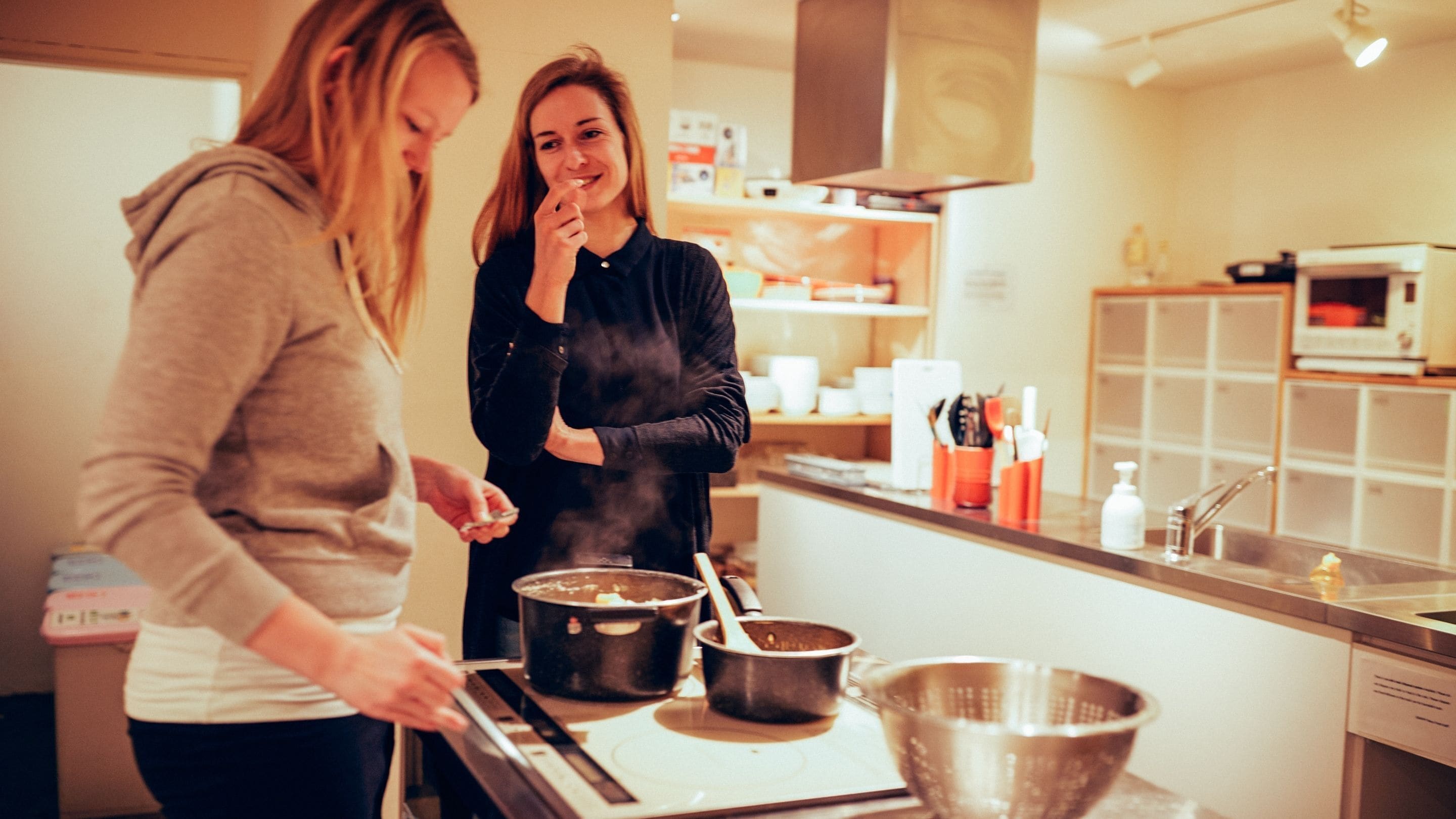 fridge, cookware/dishes/utensils