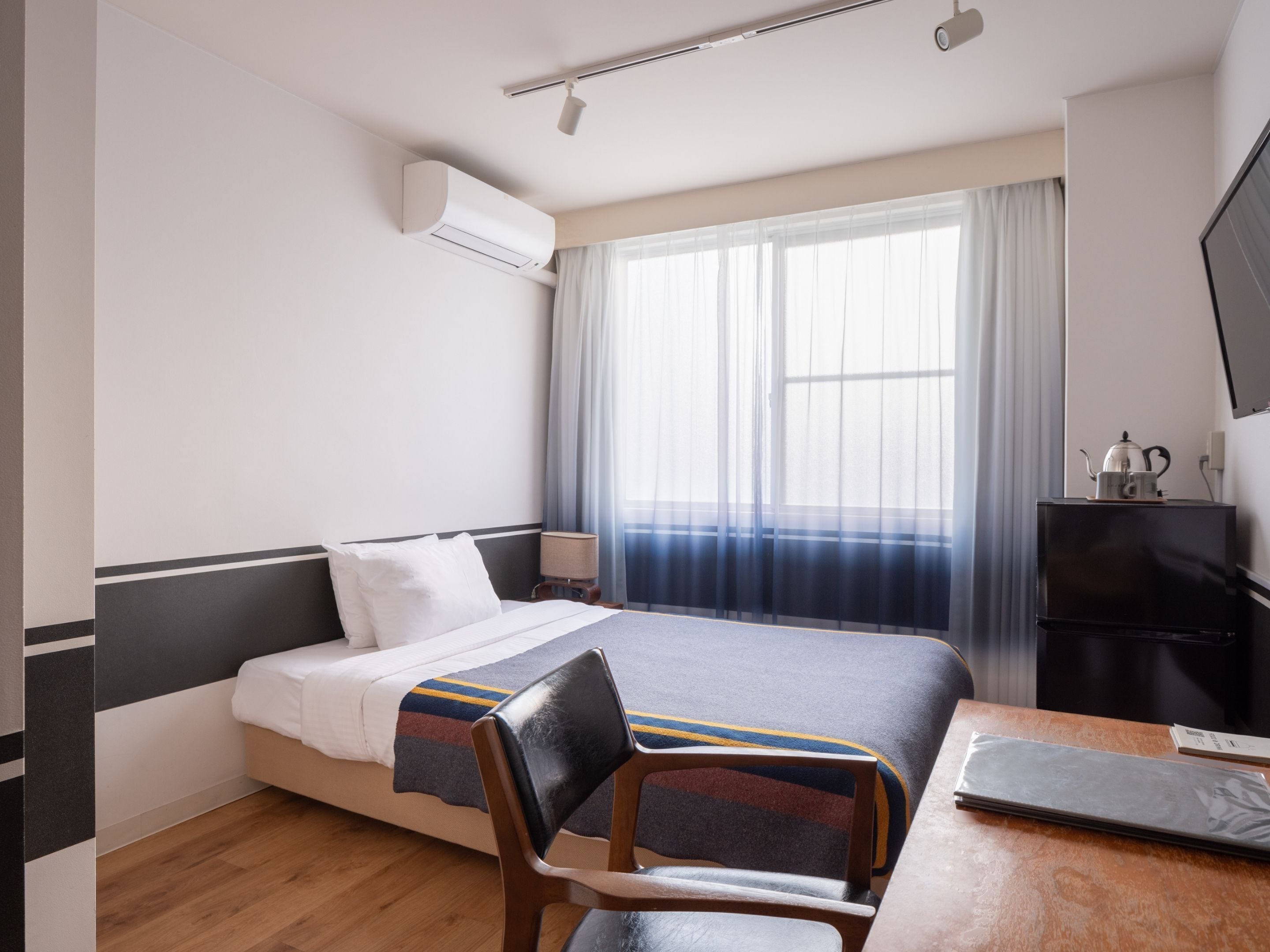 ห้องดับเบิล, ห้องน้ำส่วนตัว | ห้องพักตกแต่งอย่างมีเอกลักษณ์, ตกแต่งพิเศษโดยเฉพาะ, โต๊ะทำงาน