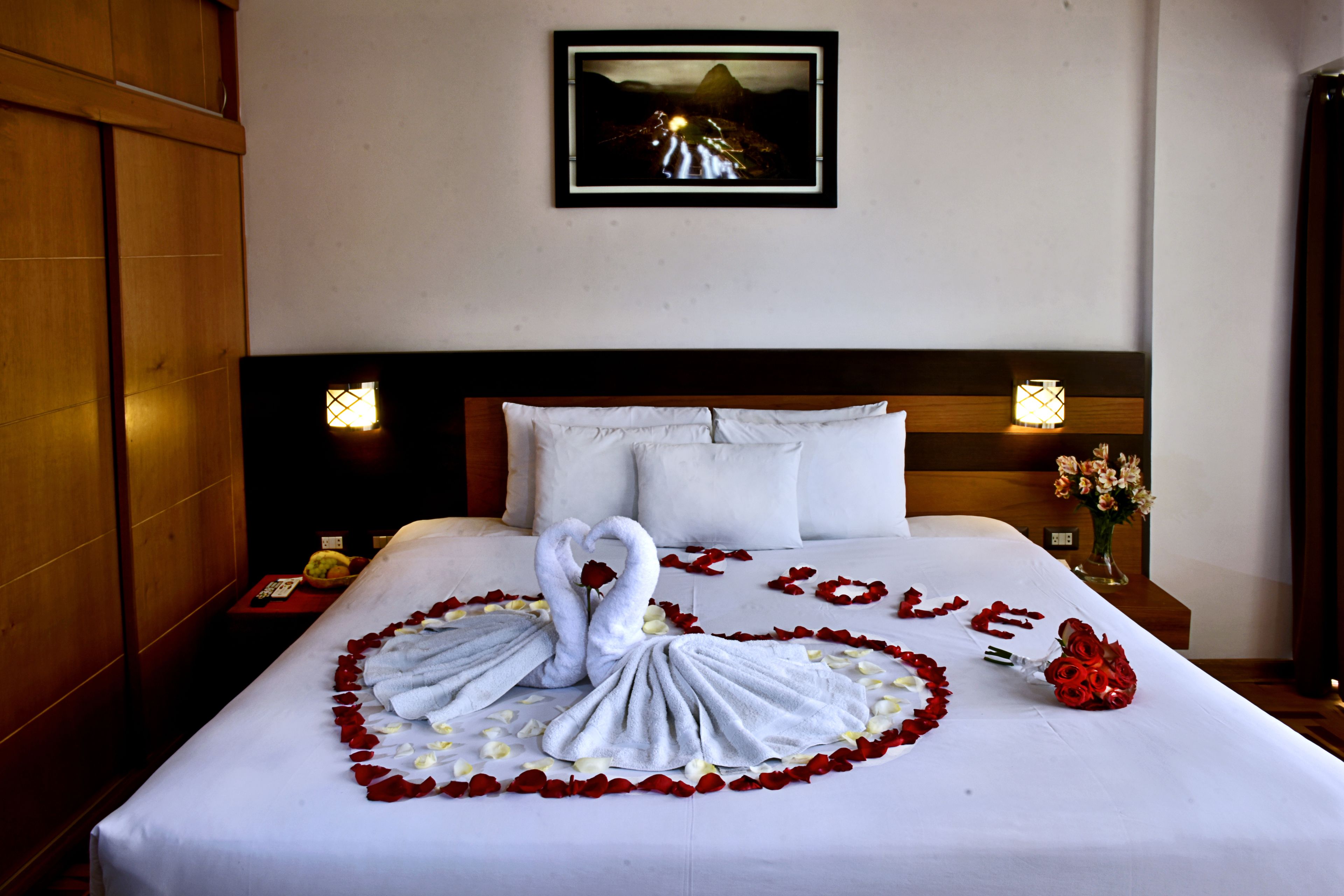 junior suite, jetted tub, city view | hypo-allergenic bedding, down duvets, minibar, in-room safe