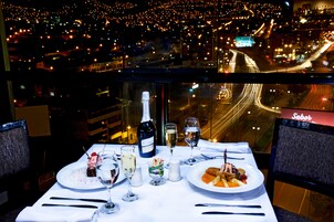 Breakfast served, international cuisine