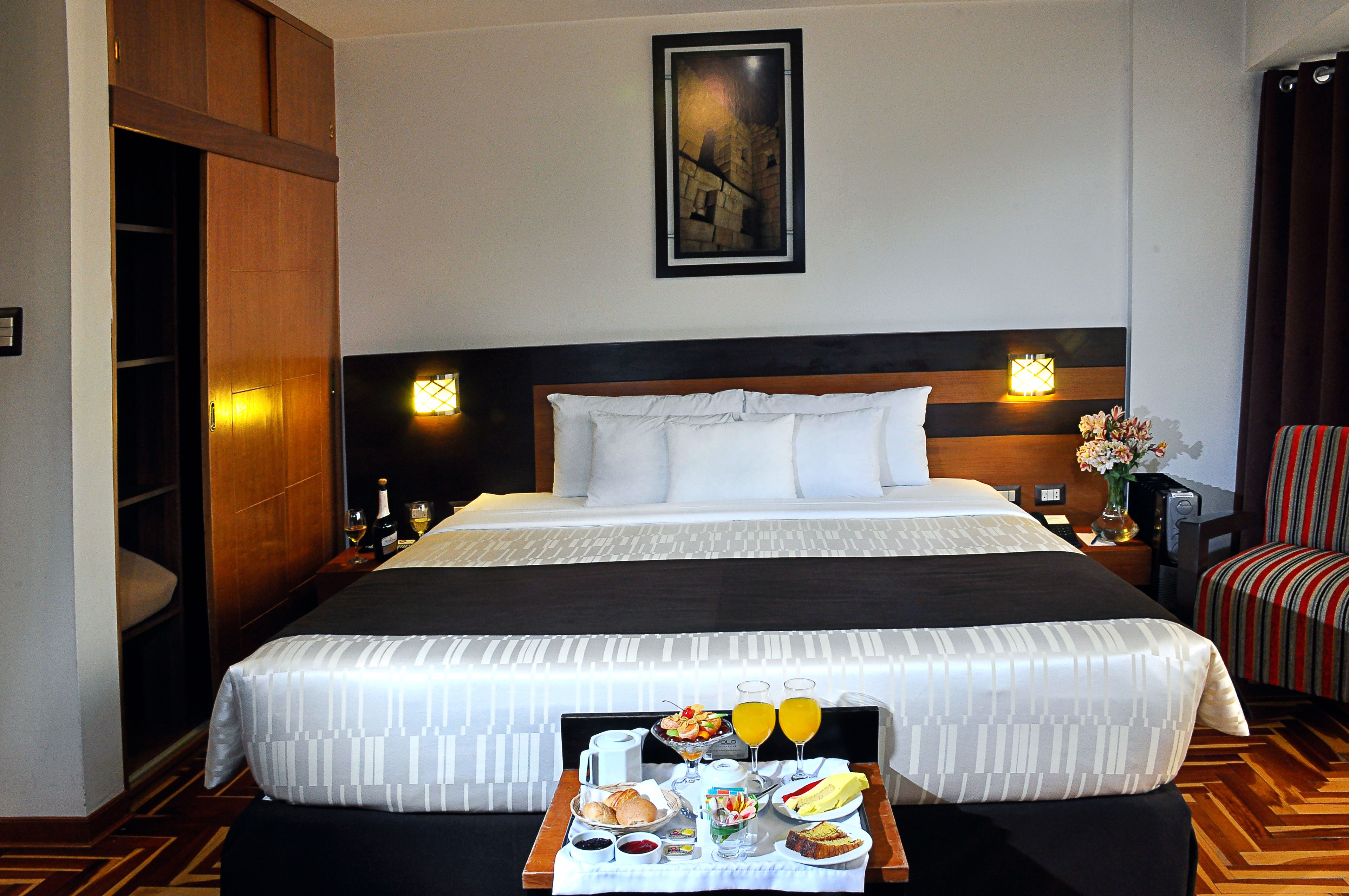 standard room, 1 queen bed, city view | hypo-allergenic bedding, down duvets, minibar, in-room safe