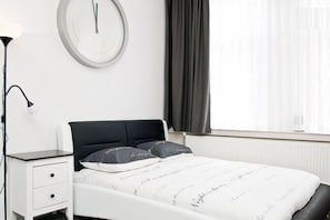 1 bedroom, individually decorated, individually furnished, desk - Shortstay Rotterdam Apartments (Rotterdam)