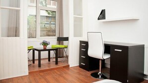 Living area - Shortstay Rotterdam Apartments (Rotterdam)