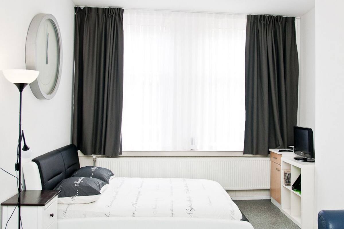Studio | 1 bedroom, desk, iron/ironing board, WiFi (free)
