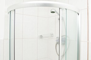 Bathroom shower - Shortstay Rotterdam Apartments (Rotterdam)