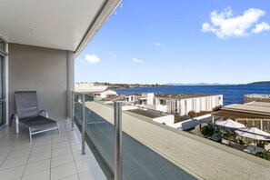 Luxury Studio, 1 King Bed, Lake View | Terrace/patio