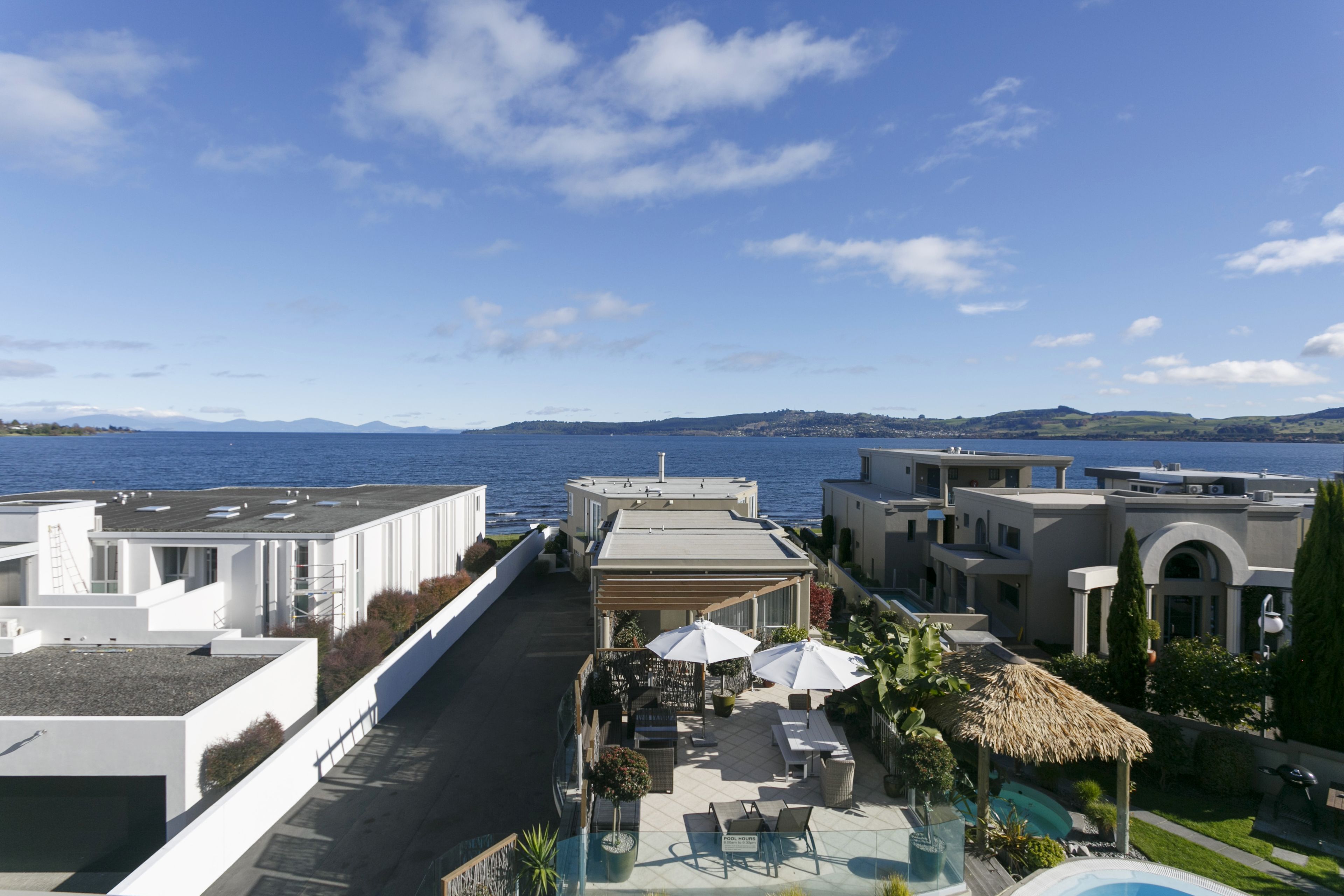 Studio, 1 grand lit, vue lac | Bureau, espace de travail pour ordinateur portable