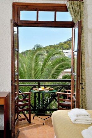 Basic Double Room, Balcony | Minibar, in-room safe, desk, laptop workspace - Vagia Traditional Hotel (Aegina)