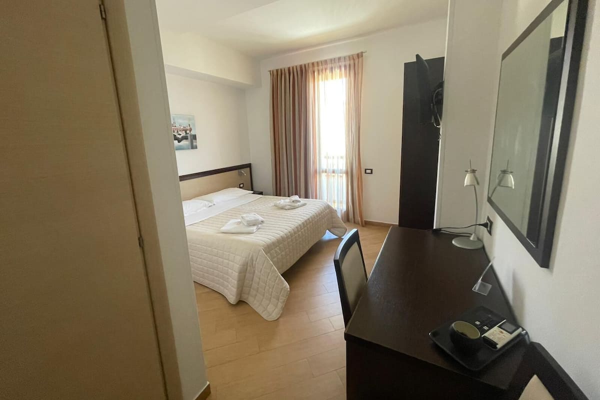 Superior Room, Partial Sea View