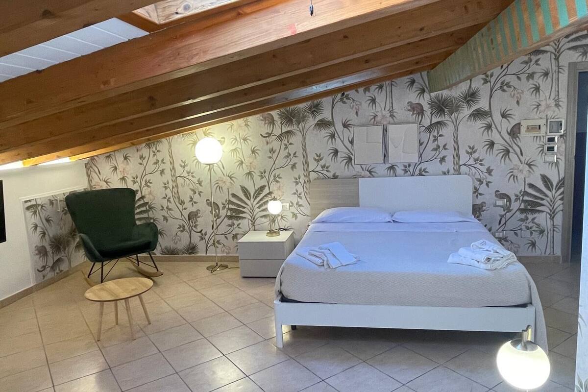 Romantic Room | Premium bedding, down duvets, minibar, desk