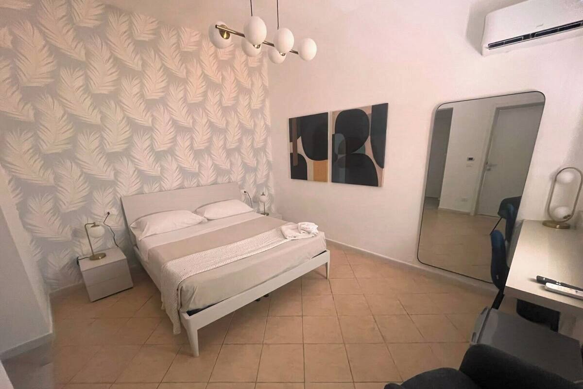 Habitación estándar, 1 cama matrimonial, acceso para personas con movilidad reducida | Ropa de cama de alta calidad, edredón, minibar y escritorio