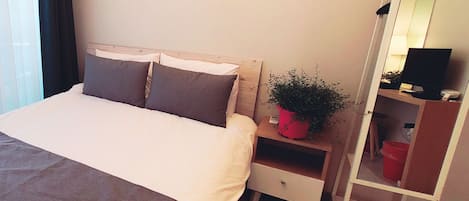 Deluxe tweepersoonskamer | Een bureau, gratis wifi