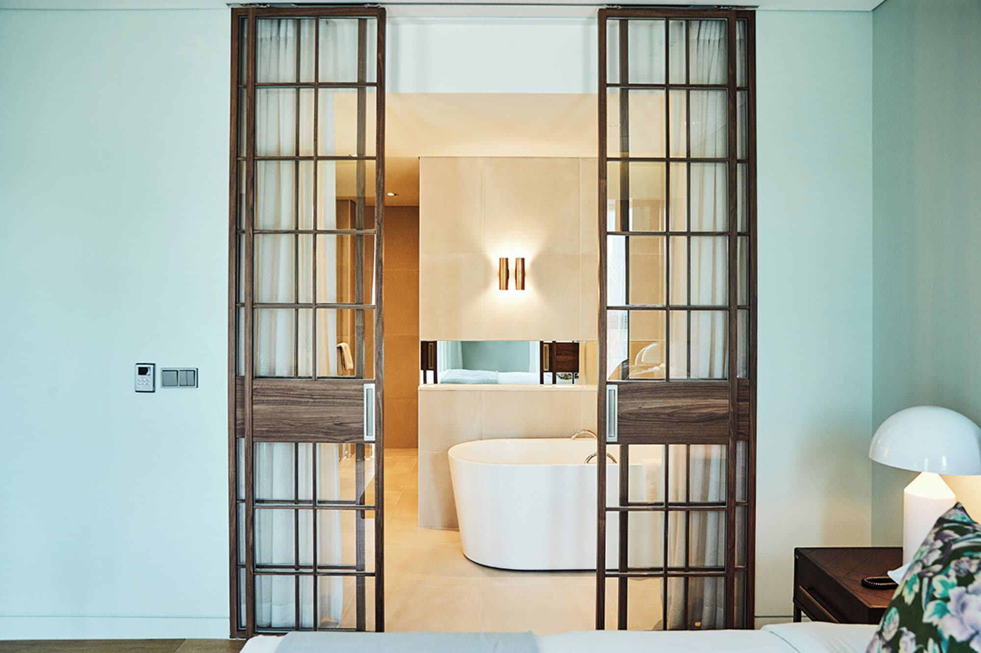 Lacasa Suite | Salle de bain | Articles de toilette gratuits, sèche-cheveux, chaussons