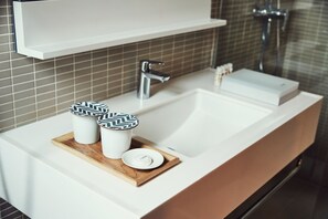 East Twin Lacasa | Bathroom