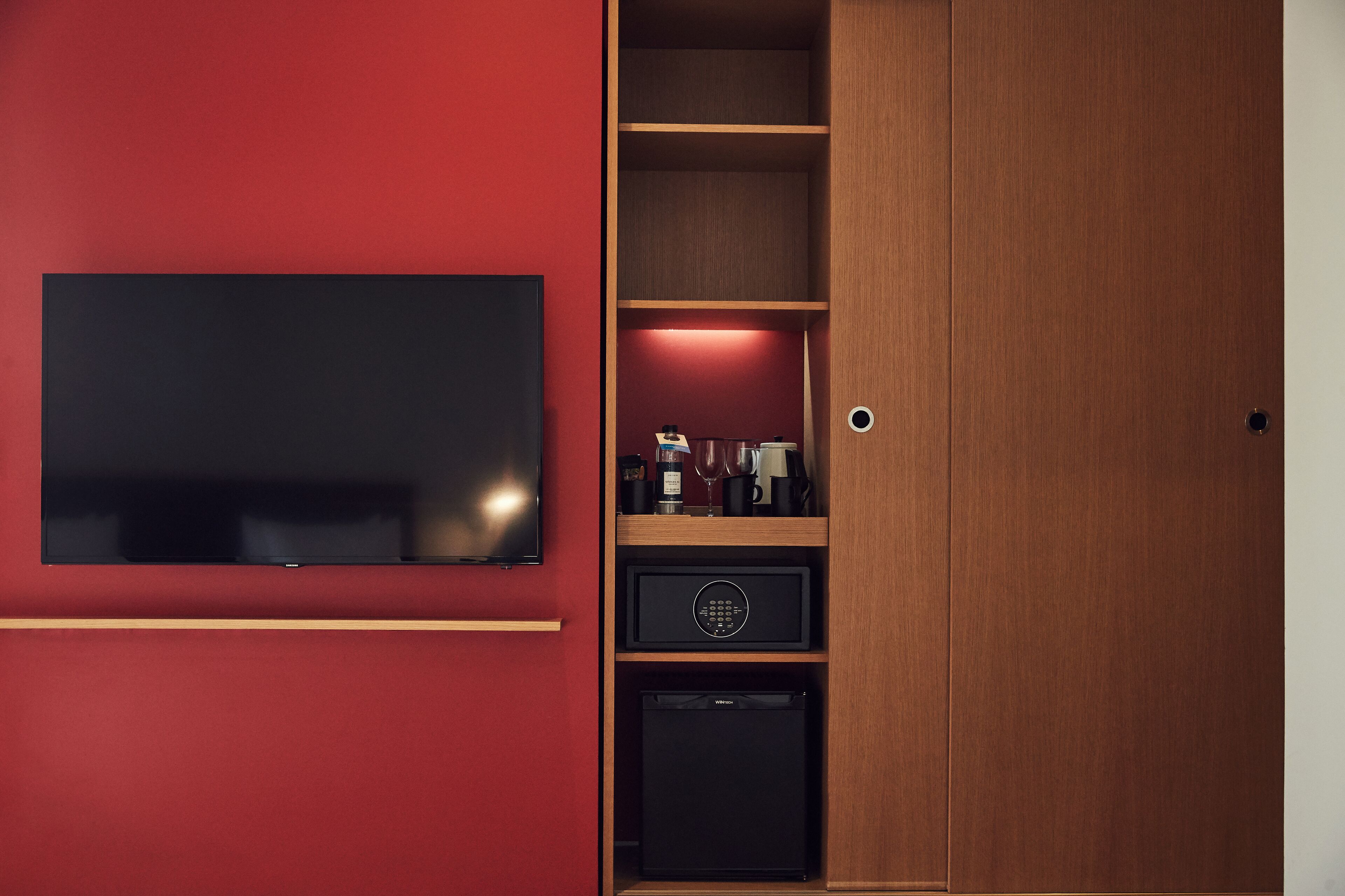 east twin lacasa | 1 bedroom, premium bedding, in-room safe, desk