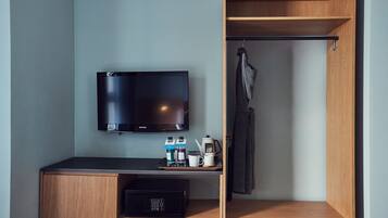 West Single Lacasa | Premium bedding, in-room safe, desk, free WiFi