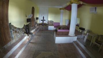 Couples treatment rooms, hot tub, steam room, Turkish bath