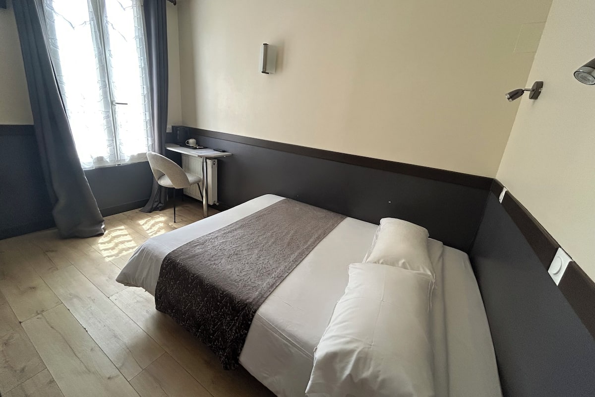 Basic Room | Desk, iron/ironing board, free WiFi, bed sheets