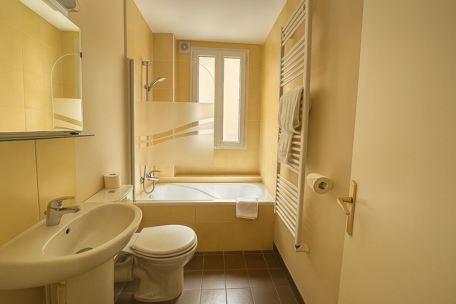 Triple Room | Bathroom | Hair dryer, towels