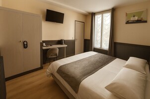 高级双人房 | 办公桌、熨斗/熨板、免费 WiFi、床单