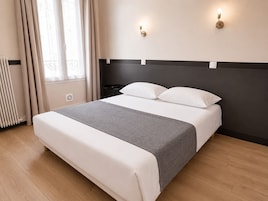 Quarto básico | Escrivaninha, ferros/tábuas de passar roupa, Wi-Fi de cortesia
