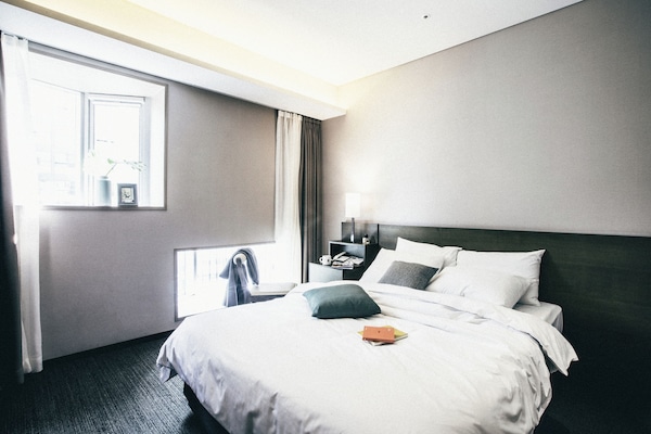 Family Twin Room | Premium bedding, down comforters, in-room safe, desk