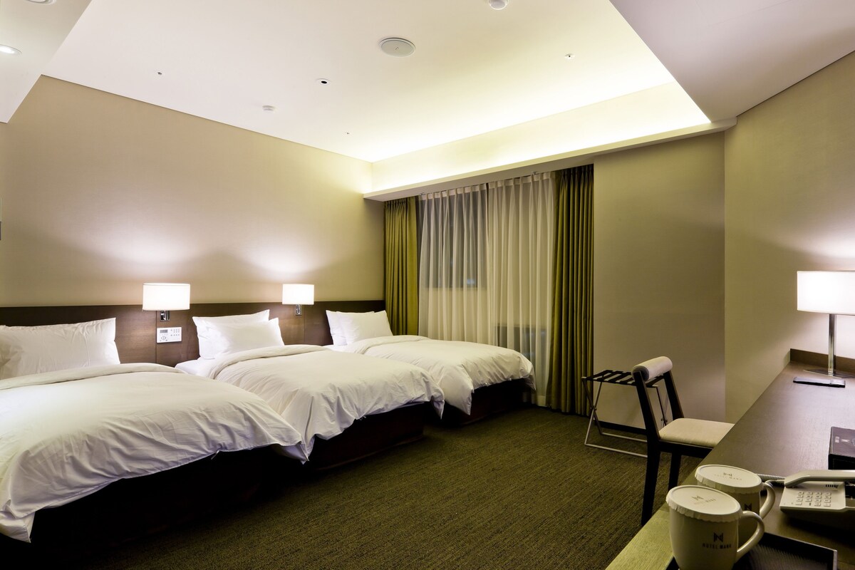 Premium bedding, down duvets, in-room safe, desk