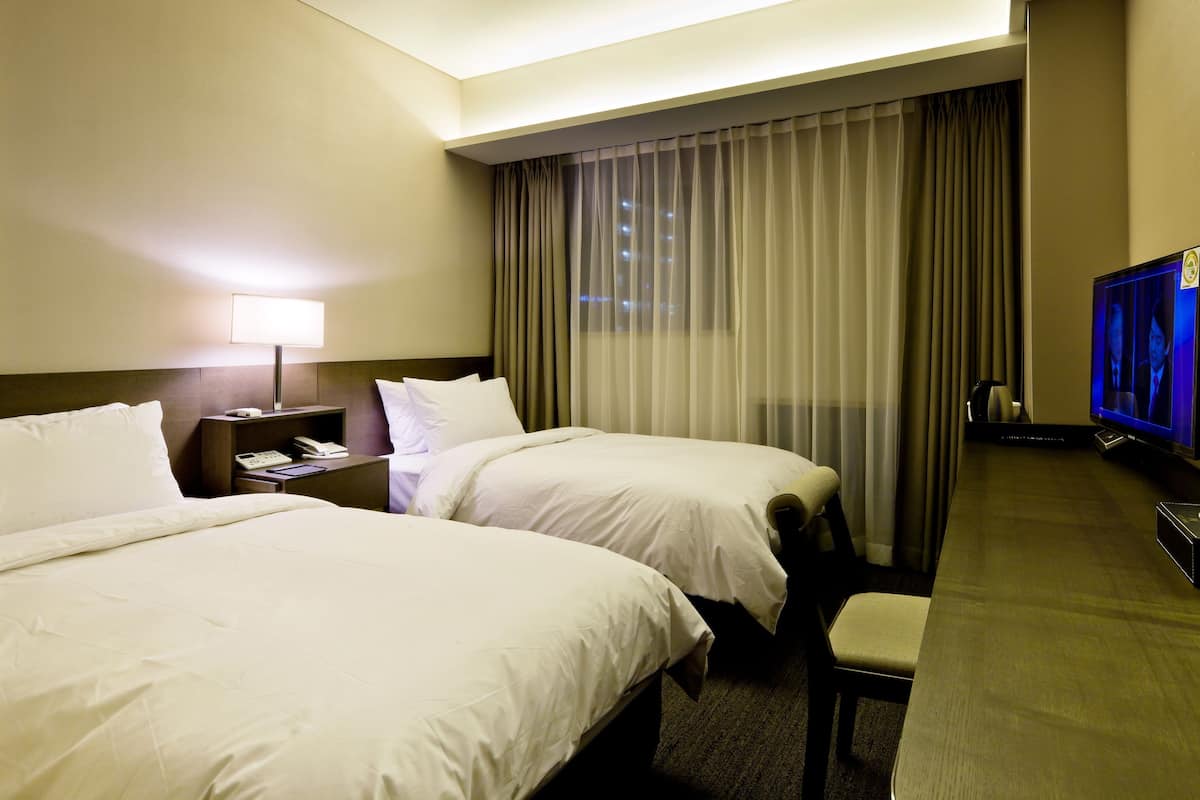 Premium bedding, down duvets, in-room safe, desk