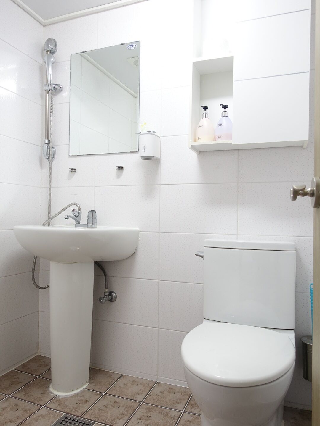 shower, free toiletries, hair dryer, slippers