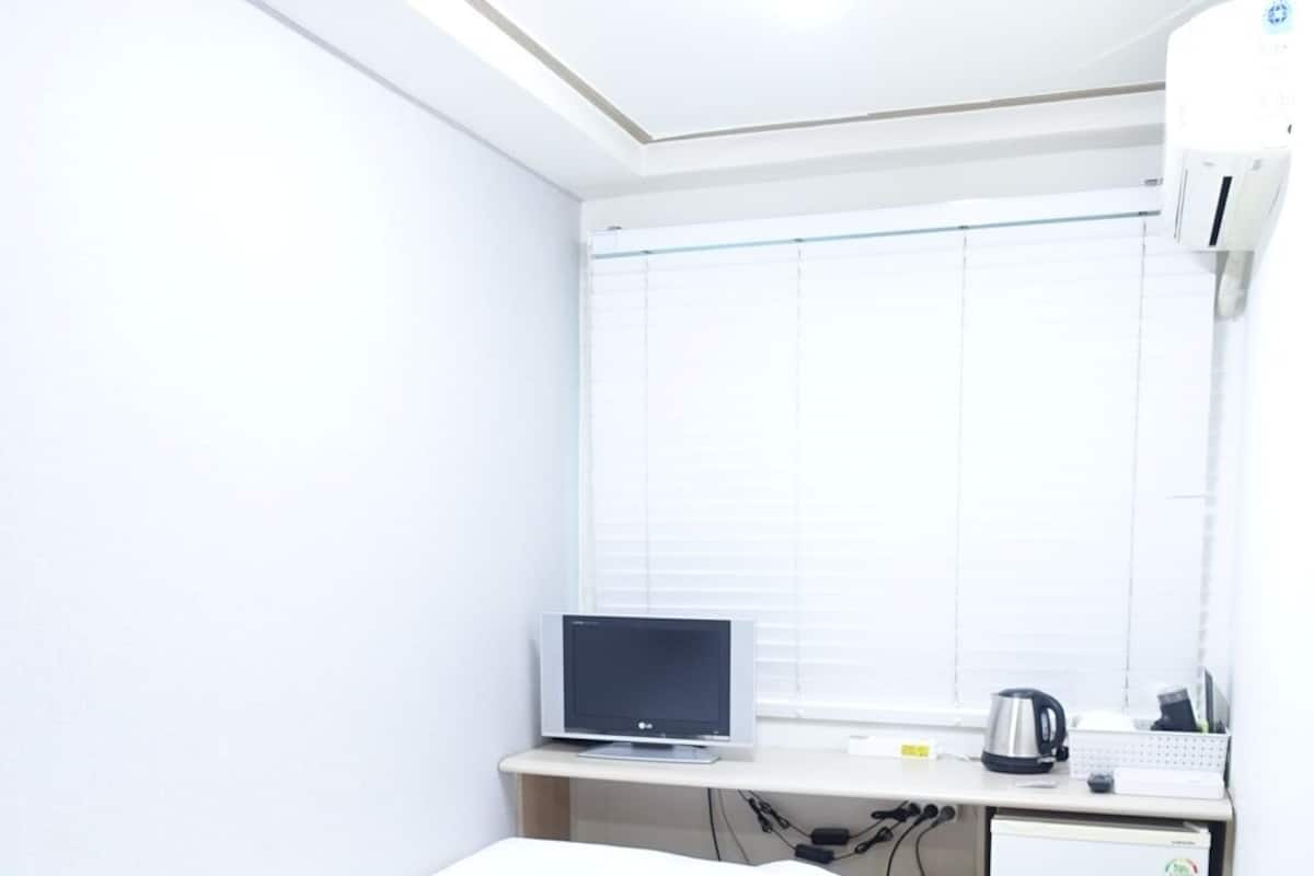 Kamar Single | Tirai kedap cahaya, Wi-Fi gratis, dan seprai linen