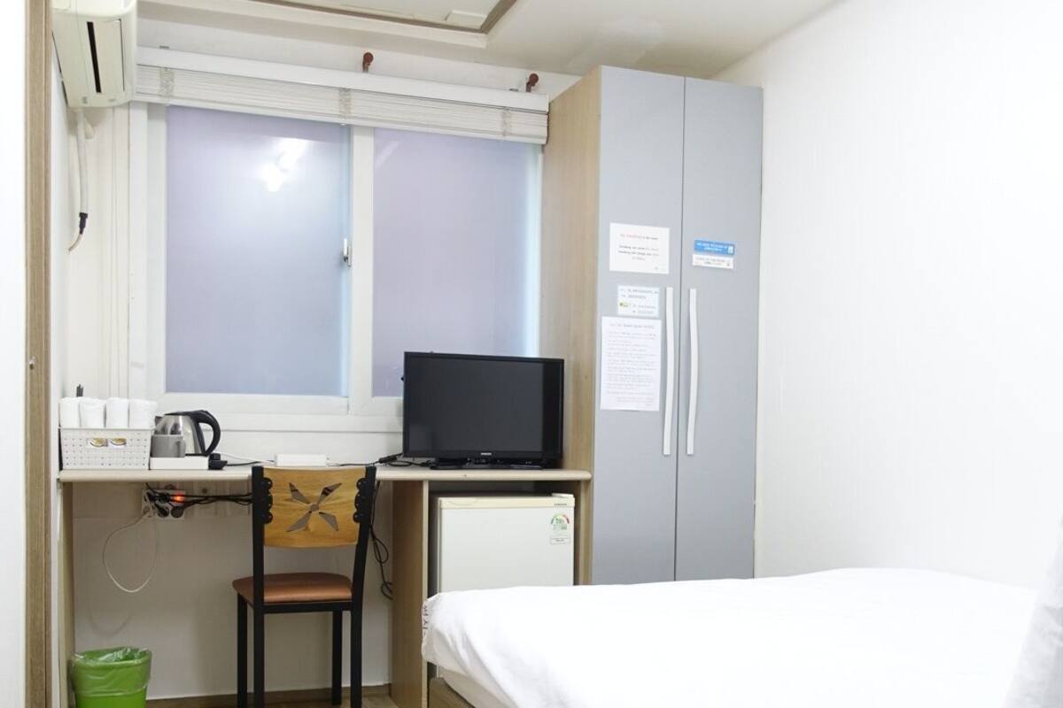 Kamar Double | Tirai kedap cahaya, Wi-Fi gratis, dan seprai linen