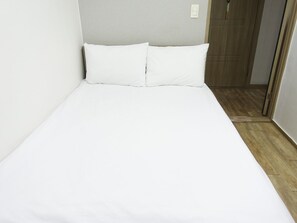 Double Room | Blackout curtains, free WiFi, bed sheets - Suncity Guest House (Seoul)