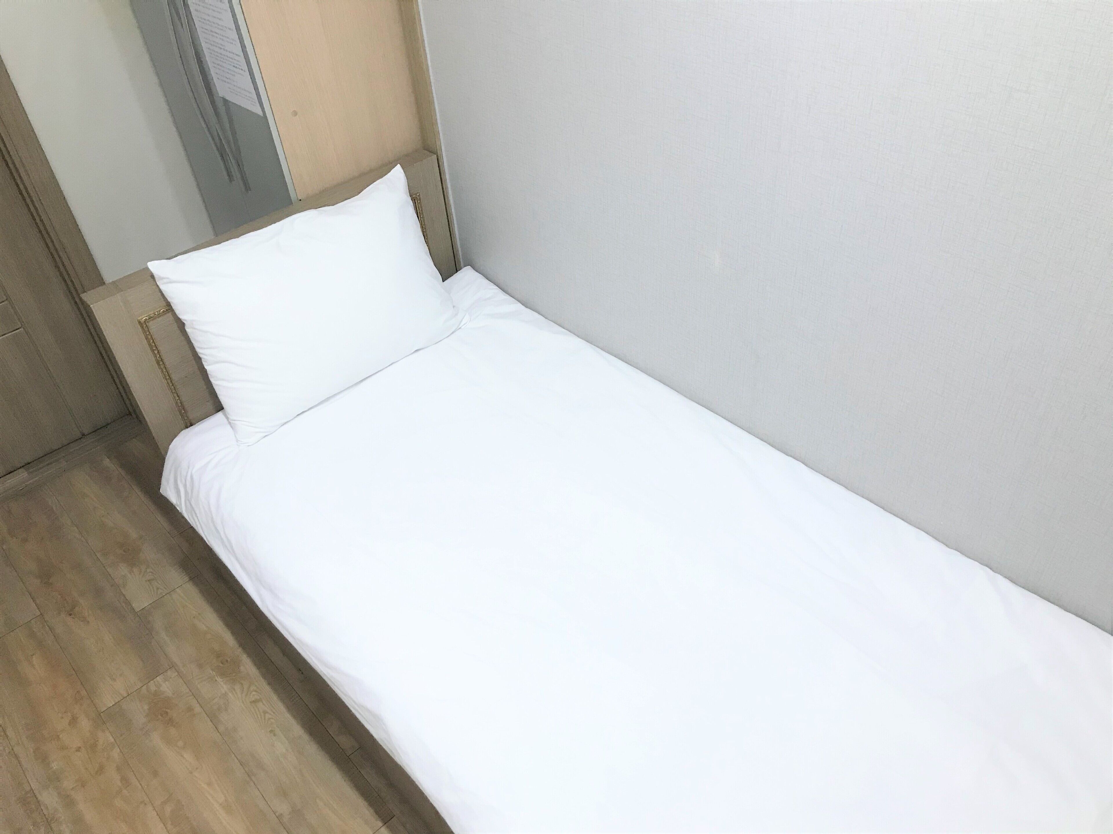 single room | 1 bedroom, blackout curtains, free wifi, bed sheets
