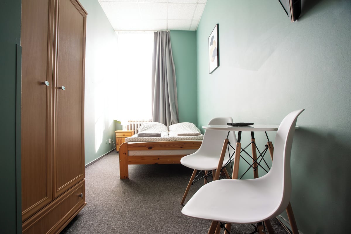 Free cribs/infant beds, free WiFi, bed sheets